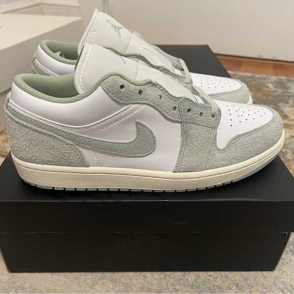 NIB Men’s Sz 10 (Euro Sz 44) Air Jordan 1 Low SE Sneakers In White/Sea-foam Sail - Picture 8 of 16